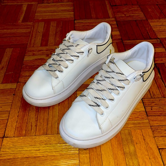 Alexander MqQueen Unisex Shoes - Picture 2 of 4